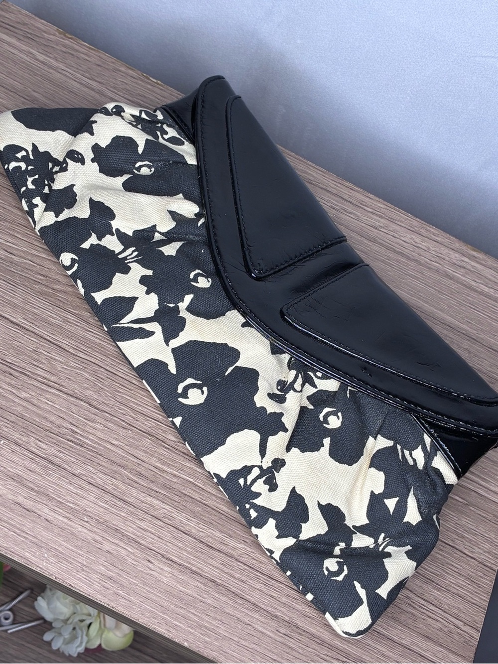 Vintage Steve Madden 90’s Black & Ivory Floral Clutch